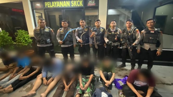 22 Remaja di Jakbar Ditangkap karena Membawa Celurit, Samurai, dan Bom Molotov untuk Tawuran