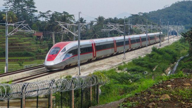 Kecepatan Kereta Whoosh Memenangkan Perlombaan di ASEAN dengan Biaya Rp 108 T