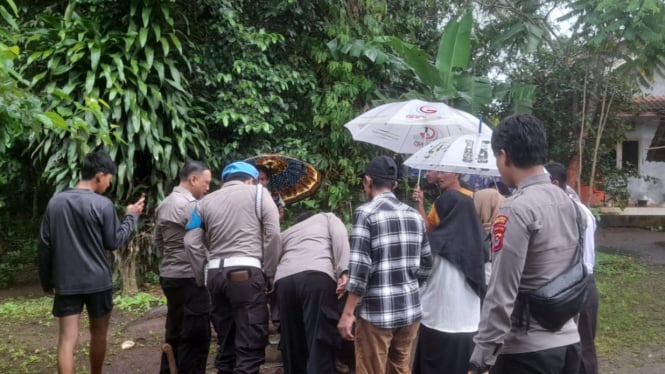 Warga Serang Terkejut! Tanah Tumpukan Tertutup dianggap sebagai Kuburan Kucing, Ternyata Ketika Digali, Terdapat Mayat Bayi di dalamnya