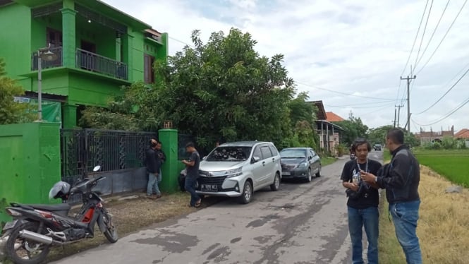 Diduga Dendam, Kepala Cabang dan Karyawan Koperasi di Cirebon Dibacok Oleh OB