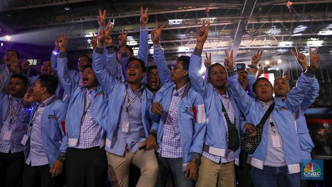 Pemandangan Menarik Dukungan pada Debat Calon Presiden: Dari Teriakan hingga Salat Berjamaah