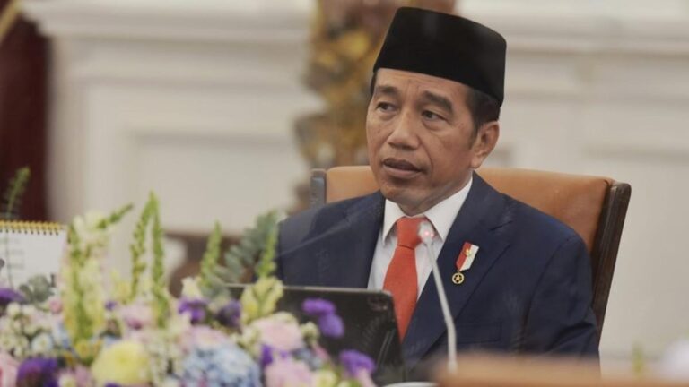 Jokowi dan Menteri Berkumpul Bahas Program Makan Siang Prabowo-Gibran di Istana