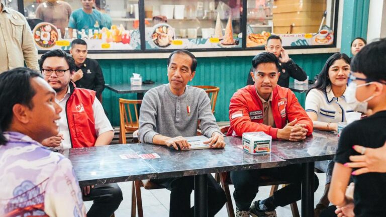 Setelah Makan Mie Bersama, Jokowi Kembali Menegaskan Dukungannya pada PSI seperti Dulu