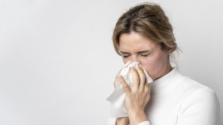 Tips Meredakan Gejala Flu Saat Menstruasi