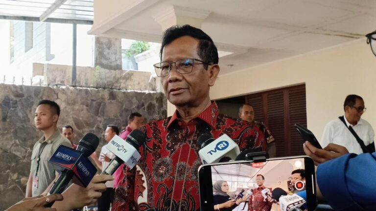 Mahfud Kritik Putusan MA Mengenai Batas Usia Calon Kepala Daerah: Di Luar Wewenangnya