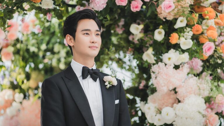 Kim Soo Hyun Mengungkap Tantangan sebagai Suami dan Menantu dari Keluarga Kaya Raya