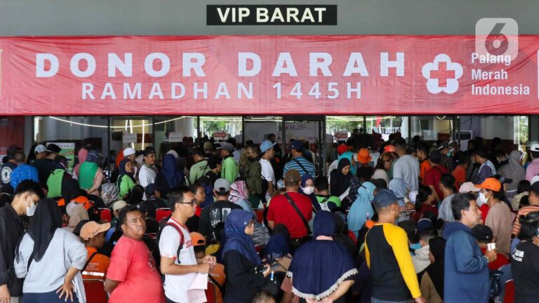 Antusiasme Masyarakat dalam Mengikuti Kegiatan Donor Darah Ramadan