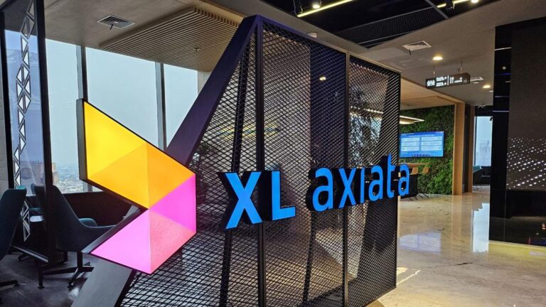 XL Axiata mendukung literasi digital dengan mendonasikan router dan kuota kepada Yayasan Peduli Anak Disabilitas