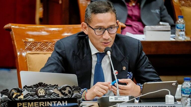 Sandiaga Sarankan Warga Mudik Lebih Awal dan WFH untuk Menghindari Tiket Mahal