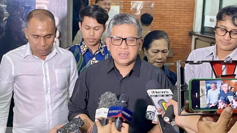 Hasto PDIP Memobilisasi Menteri Agama, Mendag, dan Menteri BUMN untuk Menangkan 02