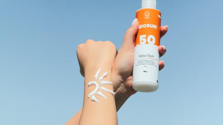 Gunakan Sunscreen dengan Baik untuk Mencegah Kanker dan Penuaan Dini