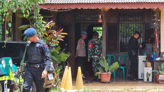 Dukun Santet Ternyata Simpan Senjata Api dan Ditangkap Warga Tangsel