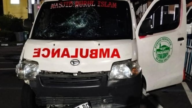 Dua Polisi di Padang Ditabrak Ambulans yang Sopirnya Positif Sabu saat Membubarkan Tawuran