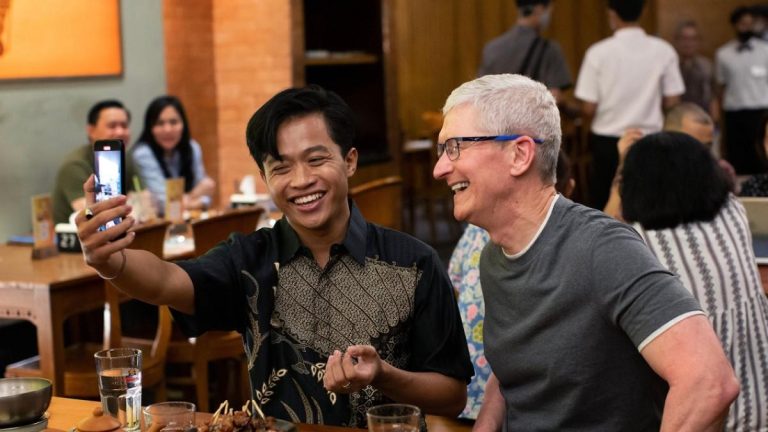 Para Pengguna Internet Meminta Dukungan Tim Cook Untuk Membuka Apple Store di Indonesia