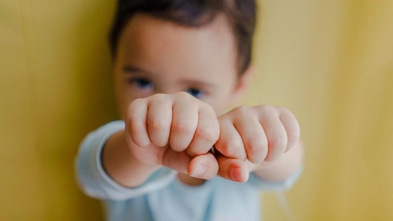 Mengenali Gejala Anak Tantrum Berlebihan yang Disebabkan oleh Trauma