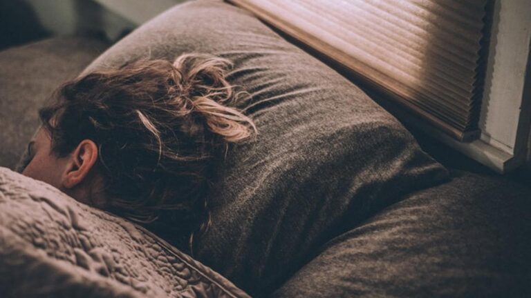 5 Cara Efektif agar Bisa Tidur dengan Cepat di Malam Hari, Solusi untuk Mengatasi Pikiran yang Banyak