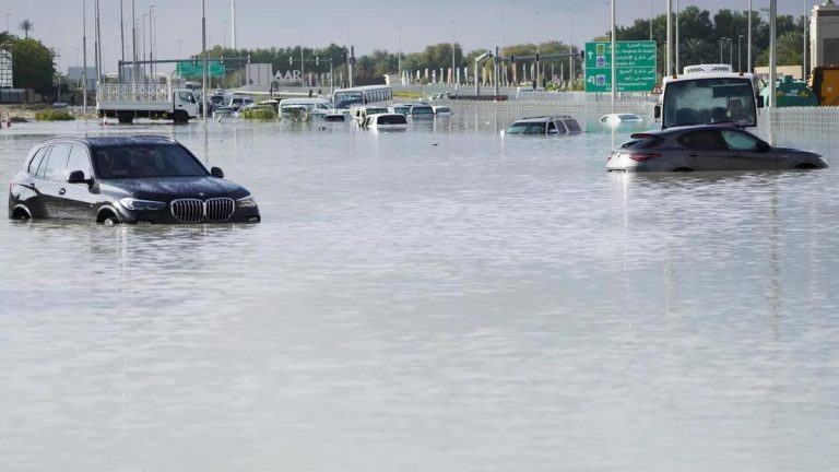 Uni Emirat Arab menolak klaim bahwa banjir di Dubai disebabkan oleh modifikasi cuaca