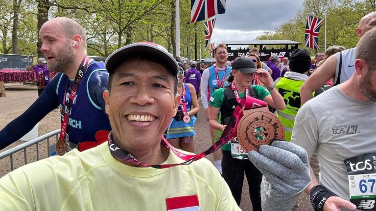 Anggota DPR Misbakhun Berpartisipasi dalam Lari Maraton di London