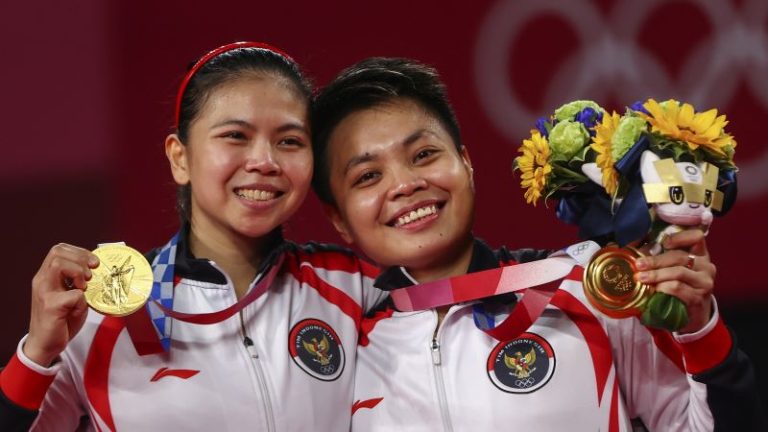 8 Pebulutangkis Indonesia yang Mengukir Sejarah dengan Medali Emas Olimpiade, Nomor 1 Raih Kemenangan Pertama di Sektor Ganda Putri : Okezone Sports