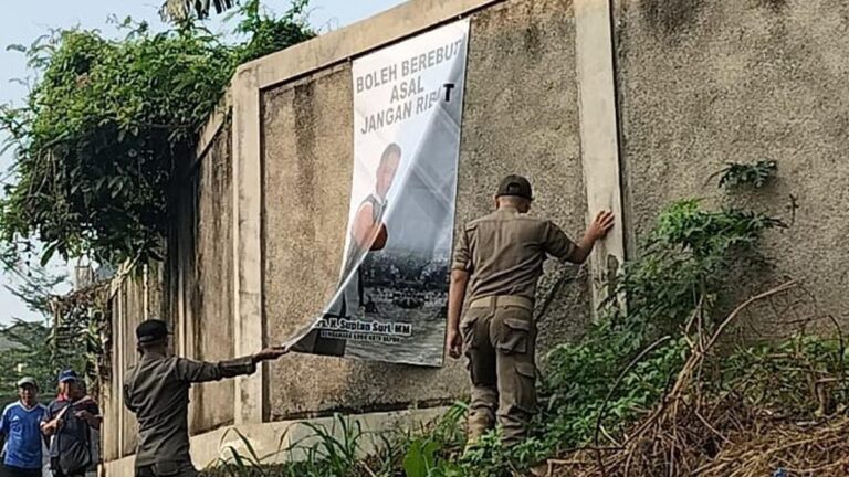 Penjelasan Satpol PP terkait Polemik Pencopotan Spanduk Sekda Depok Supian Suri.