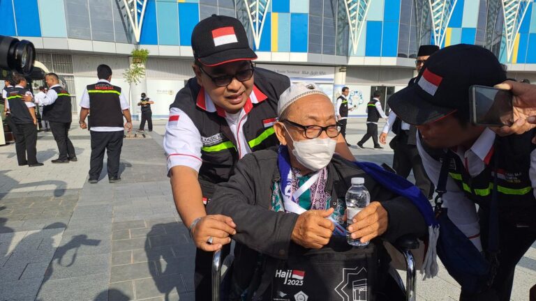 Jemaah Haji Kloter Pertama Indonesia Tiba di Madinah dalam Keadaan Baik, Syukur Alhamdulillah