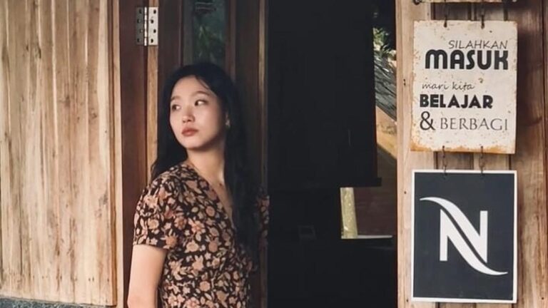 Kim Go Eun Berfoto di Studio Kecantikan, Syuting di Indonesia?