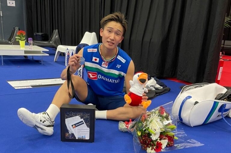 Breaking News: Kento Momota Mengumumkan Pengunduran Diri Setelah Kekalahan Jepang dari Malaysia di Piala Thomas 2024