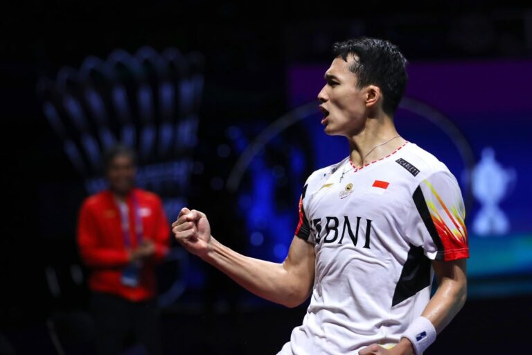 Jonatan Christie Menunjukkan Kehebatannya dengan Kemenangan Tak Terkalahkan di Piala Thomas 2024!