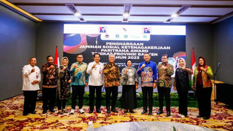 Pemerintah Kota Tangerang Selatan Menerima Penghargaan Paritrana Award Tingkat Provinsi