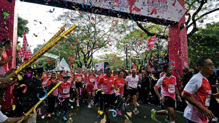 Sekretaris Jenderal PDIP bersama Ganjar Pranowo dan Menteri Meramaikan Soekarno Run di GBK