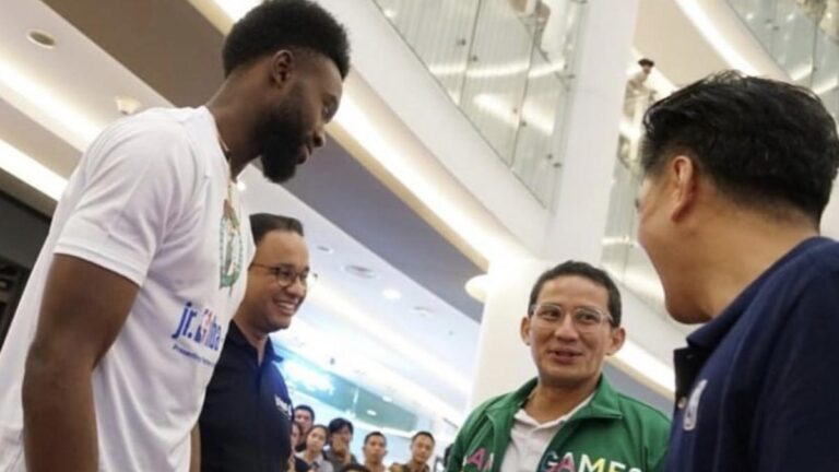 Unggah Foto Bersama Anies, Sandiaga: Jangan Disangkutkan dengan Politik Ya