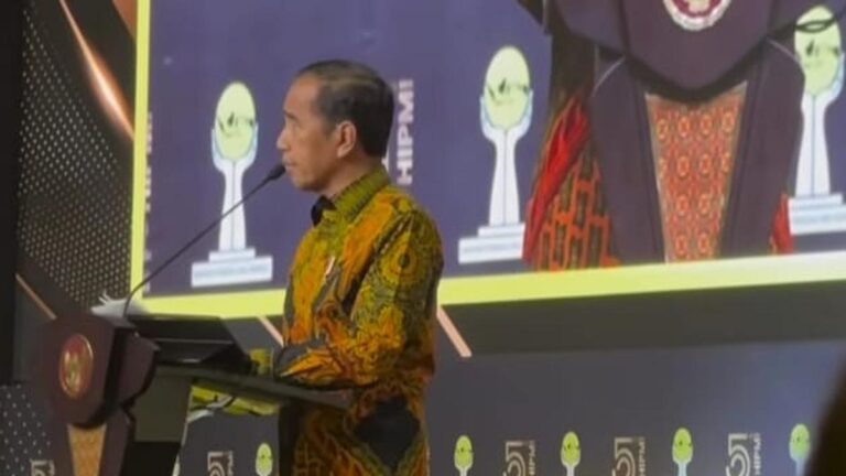 Jokowi Sebut Chickin Sukses Terapkan Sistem Smart Farming pada HUT HIPMI