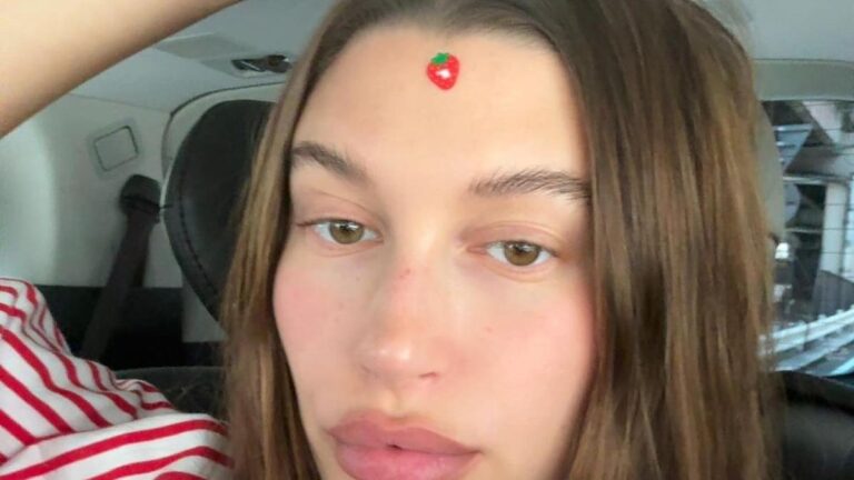 Hailey Bieber Berbagi Pengalaman Nyeri Punggung Bawah Selama Kehamilan Anak Pertama