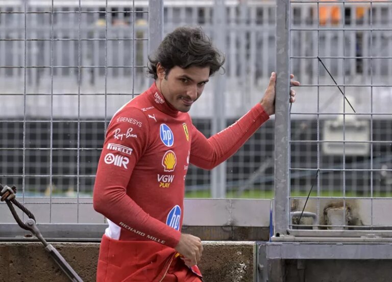 Bos Williams Konfirmasi Minat Mendatangkan Pembalap Ferrari Carlos Sainz Jr!