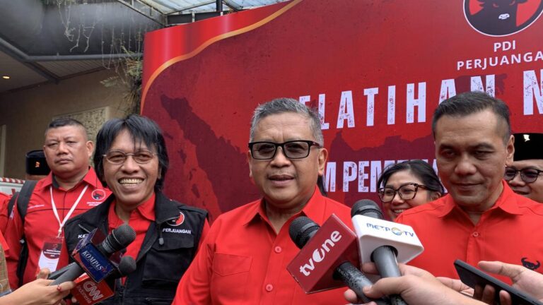 Hasto Mengaku Sering Berdiskusi dengan Anies, PDIP Dikatakan Menyatukan