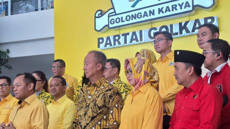 1. Bahlil Lahadalia: Golkar Mendukung Airin Rachmi Diany-Ade Sumardi di Pilgub Banten 2024
2. Ketum Golkar Bahlil Lahadalia Menyatakan Dukungan untuk Airin Rachmi Diany-Ade Sumardi di Pilgub Banten 2024
3. Pernyataan Ketum Golkar Bahlil Lahadalia Tentang Usungan Airin Rachmi Diany-Ade Sumardi di Pilgub Banten 2024
4. Bahlil Lahadalia: Golkar Berkomitmen Mendukung Airin Rachmi Diany-Ade Sumardi di Pilgub Banten 2024