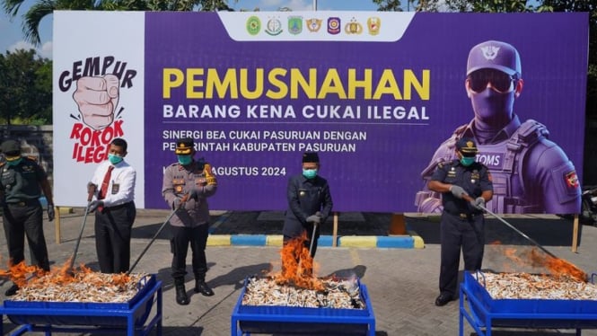 Bea Cukai dan Pemkab Pasuruan Menyita dan Menghancurkan Rokok, Tembakau Iris, dan Miras Ilegal Setelah Operasi Penindakan