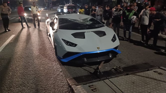 Seorang Pemulung Tewas Setelah Ditabrak Lamborghini di Jakarta Utara, Kaca Retak dan Atap Penyok