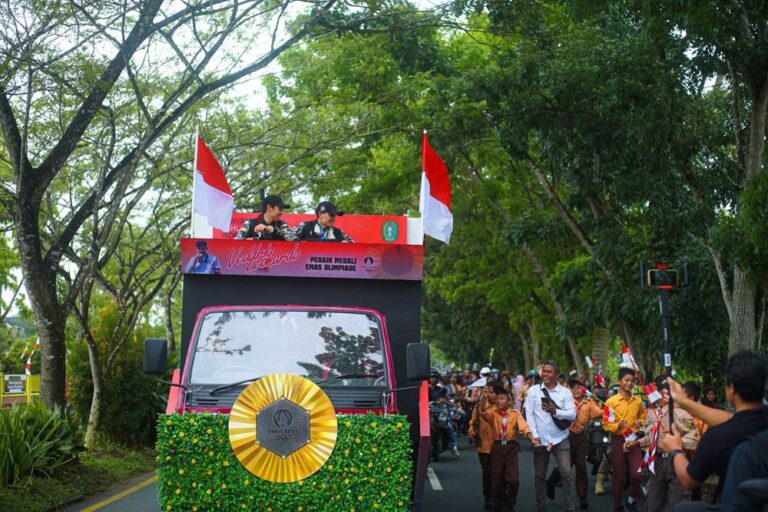 Veddriq Leonardo Diterima dengan Antusias oleh Ribuan Warga Pontianak setelah Memenangkan Medali Emas di Olimpiade Paris: Okezone Sports