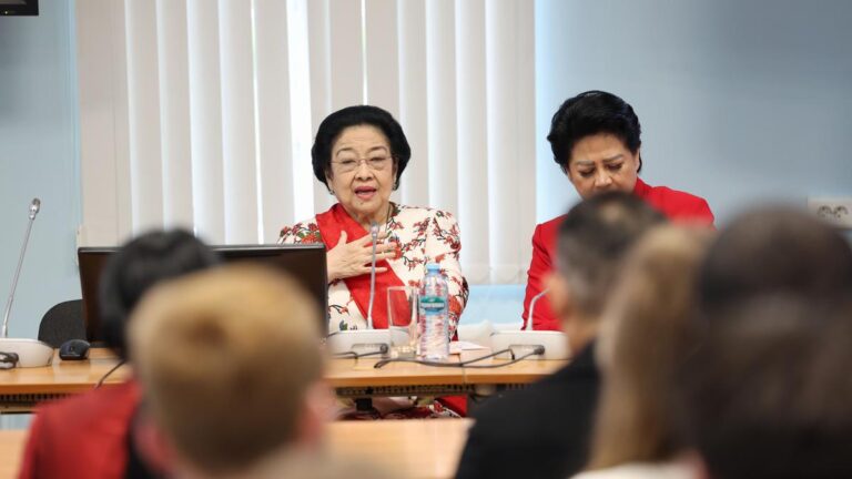 Megawati Memberikan Kuliah Umum di Universitas St.Petersburg, Membahas Perjalanan Hubungan Indonesia-Rusia