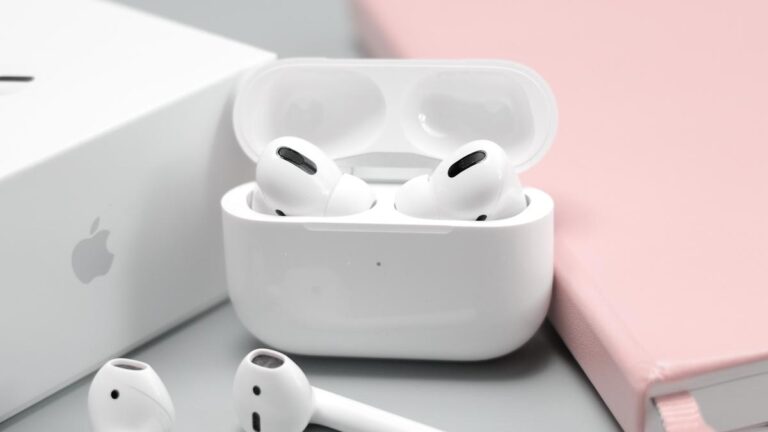 Kepolisian Irlandia Menemukan Barang-barang Tiruan Apple seharga Rp 2,6 Miliar, Termasuk AirPods dan Aksesoris iPhone