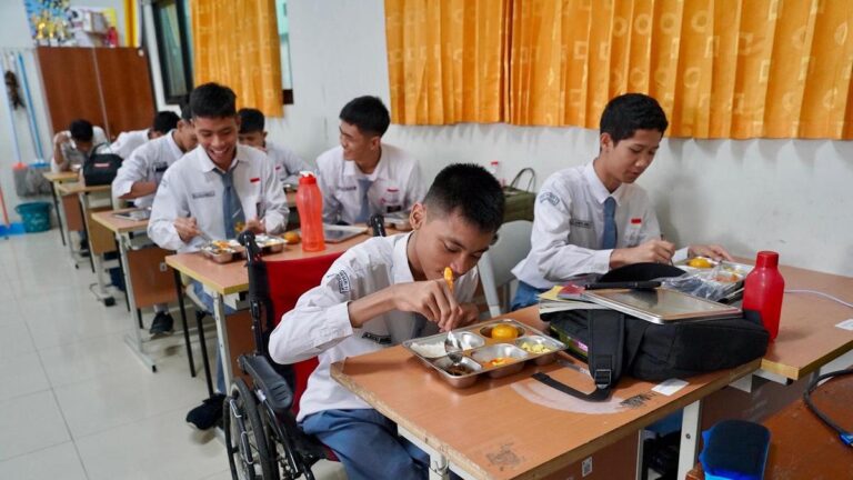 Makan Bergizi Gratis: Perlunya Payung Hukum Presiden
