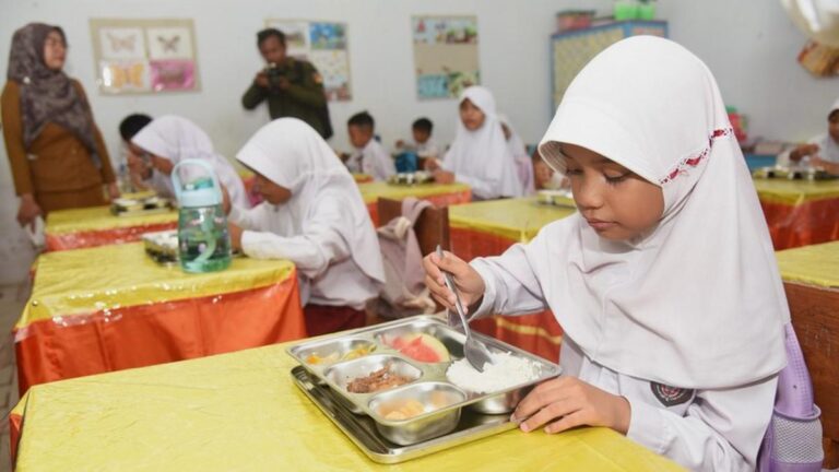 “Sekolah Gratis Tanpa Biaya, Program MBG”