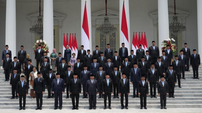 Rapor Merah 4 Menteri Prabowo-Gibran: Terungkap Natalius Pigai & Budi Arie