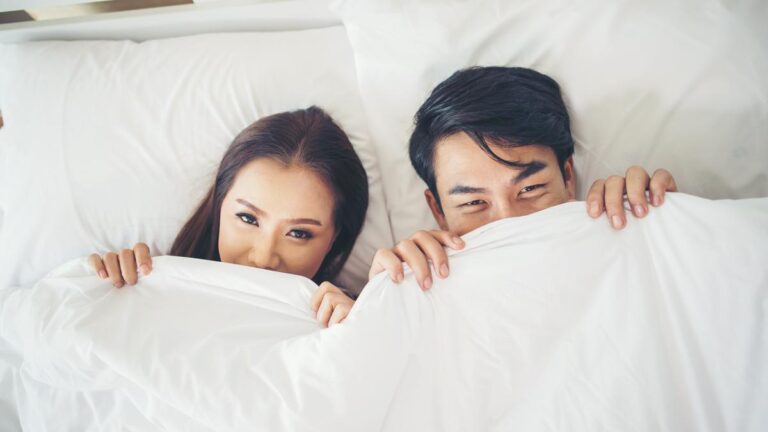 Rahasia Tidur Bersama Pasangan: Harmoni dan Kenyamanan