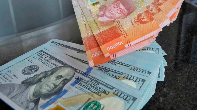 “Penyimpangan Nilai Tukar USD ke Rupiah, Ancaman bagi Ekonomi”