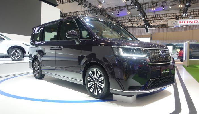Honda-Step-WGN-e_HEV.jpg