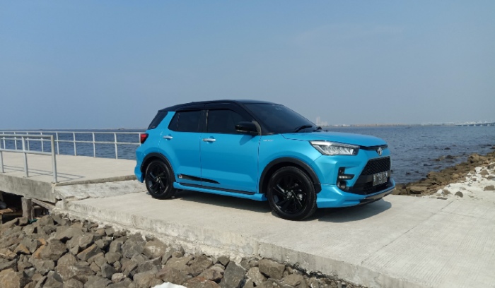 Toyota-Raize-Biru-.jpg
