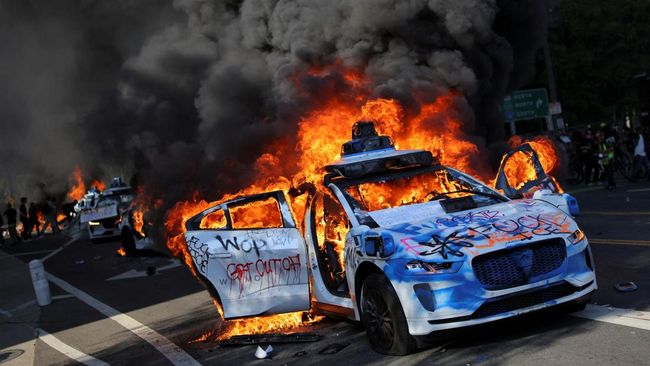 Gubernur California Melawan Trump – Pengaruh Los Angeles Chaos