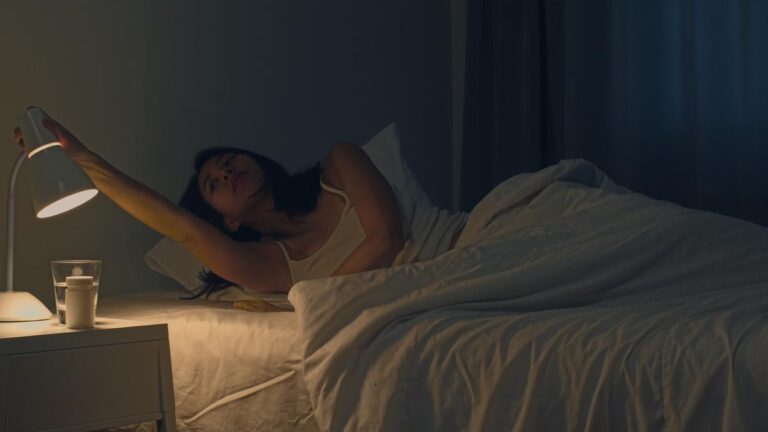 Tips Ampuh Kembali Tidur Nyenyak di Tengah Malam